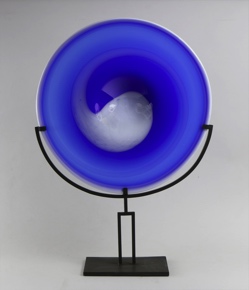 Lote 647: GRAN PLATO CIRCULAR DE VIDRIO ARTISTICO. GRAN PLATO CIRCULAR DE VIDRIO ARTISTICO.