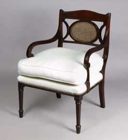 Lote 251: SILLON BAJO DE ESTILO INGLES EDUARDIANO.  SILLON BAJO DE ESTILO INGLES EDUARDIANO. 