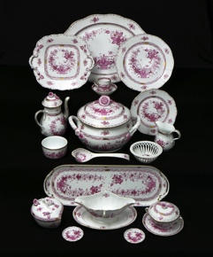 Lote 421: IMPORTANTE JUEGO DE PORCELANA HUNGARA DE HEREND PARA MESA. IMPORTANTE JUEGO DE PORCELANA HUNGARA DE HEREND PARA MESA.