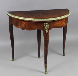 Lote 287: MESA DEMILUNE FRANCESA CON TAPA LIBRO PARA JUEGO.  MESA DEMILUNE FRANCESA CON TAPA LIBRO PARA JUEGO. 