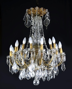 Lote 473: ARAÑA FRANCESA CON ARMAZON DE BRONCE CINCELADO Y DORADO.  ARAÑA FRANCESA CON ARMAZON DE BRONCE CINCELADO Y DORADO. 