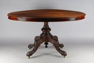 Lote 247: MESA TILT TOP INGLESA DE FORMA OVAL PARA CENTRO.  MESA TILT TOP INGLESA DE FORMA OVAL PARA CENTRO. 