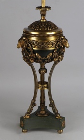 Lote 537: ANTIGUA LAMPARA FRANCESA DE BRONCE CINCELADO.  ANTIGUA LAMPARA FRANCESA DE BRONCE CINCELADO. 