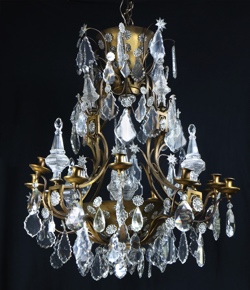 Lote 472: ARAÑA FRANCESA CON ARMAZON DE BRONCE DORADO.  ARAÑA FRANCESA CON ARMAZON DE BRONCE DORADO. 