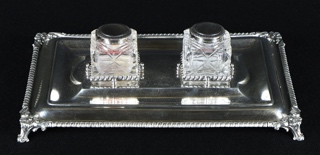 Lote 551: TINTERO DE PLATA INGLESA SELLADA Y CRISTAL.  TINTERO DE PLATA INGLESA SELLADA Y CRISTAL. 