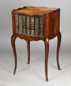 Lote 342: PEQUEÑA MESA FRANCESA DE ESTILO LUIS XV.  PEQUEÑA MESA FRANCESA DE ESTILO LUIS XV. 