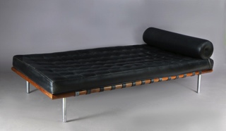 Lotes 193 y 367: 
																		DAY BED MODELO BARCELONA DISEÑO VAN DER ROHE.
																		DAY BED MODELO BARCELONA DISEÑO VAN DER ROHE.