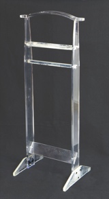 Lote 238: PERCHA VALET DE ACRILICO DISEÑO CHARLES HOLLIS JONES. PERCHA VALET DE ACRILICO DISEÑO CHARLES HOLLIS JONES.