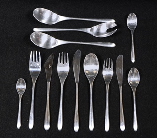 Lote 513: JUEGO DE CUBIERTOS DE METAL ALEMAN ROSENTHAL. JUEGO DE CUBIERTOS DE METAL ALEMAN ROSENTHAL.