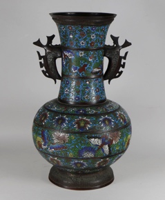 Lote 544: ANTIGUA ANFORA CHINA DE BRONCE CLOISONNE.  ANTIGUA ANFORA CHINA DE BRONCE CLOISONNE. 