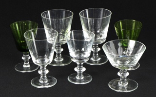 Lote 531: JUEGO DE COPAS DE MEDIO CRISTAL LISO. JUEGO DE COPAS DE MEDIO CRISTAL LISO.