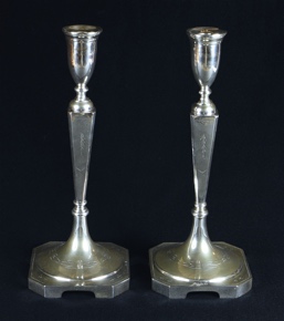 Lote 453: PAR DE CANDELEROS DE PLATA CHECOSLOVACA 800 SELLADA.  PAR DE CANDELEROS DE PLATA CHECOSLOVACA 800 SELLADA. 