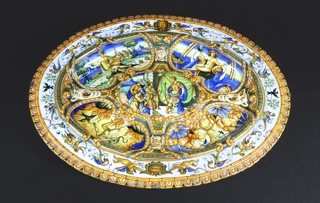 Lote 546: GRAN FUENTE OVAL ITALIANA DE MAYOLICA ESMALTADA. GRAN FUENTE OVAL ITALIANA DE MAYOLICA ESMALTADA.