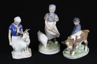 Lote 600: TRES GRUPOS DE PORCELANA DINAMARQUESA ROYAL COPENHAGEN. TRES GRUPOS DE PORCELANA DINAMARQUESA ROYAL COPENHAGEN.