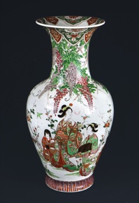 Lote 469: GRAN VASO CHINO ANTIGUO DE PORCELANA ESMALTADA.  GRAN VASO CHINO ANTIGUO DE PORCELANA ESMALTADA. 