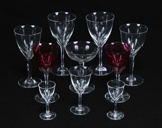 Lote 444: CONJUNTO DE COPAS DE CRISTAL FRANCES DE BACCARAT SELLADO. CONJUNTO DE COPAS DE CRISTAL FRANCES DE BACCARAT SELLADO.