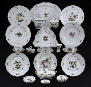 Lote 413: JUEGO DE PORCELANA HUNGARA DE HEREND PARA MESA.  JUEGO DE PORCELANA HUNGARA DE HEREND PARA MESA. 