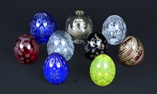 Lote 563: NUEVE HUEVOS RUSOS DE VIDRIO ARTISTICO TALLADO.  NUEVE HUEVOS RUSOS DE VIDRIO ARTISTICO TALLADO. 