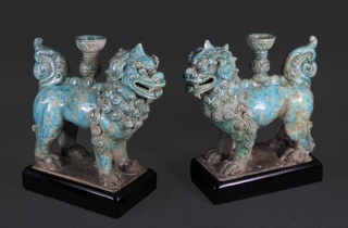 Lote 494: PAR DE SAHUMADORES CHINOS DE ALFARERIA ESMALTADA.  PAR DE SAHUMADORES CHINOS DE ALFARERIA ESMALTADA. 