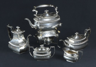 Lote 703: JUEGO DE METAL PLATEADO PARA TE Y CAFE. JUEGO DE METAL PLATEADO PARA TE Y CAFE.