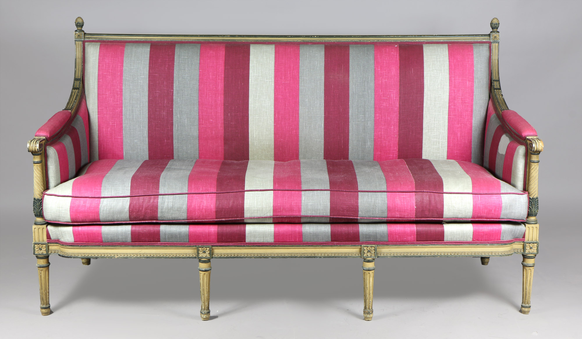  SOFA ESTILO FRANCES LUIS XVI DE LA CASA GAUWELOOSE. 