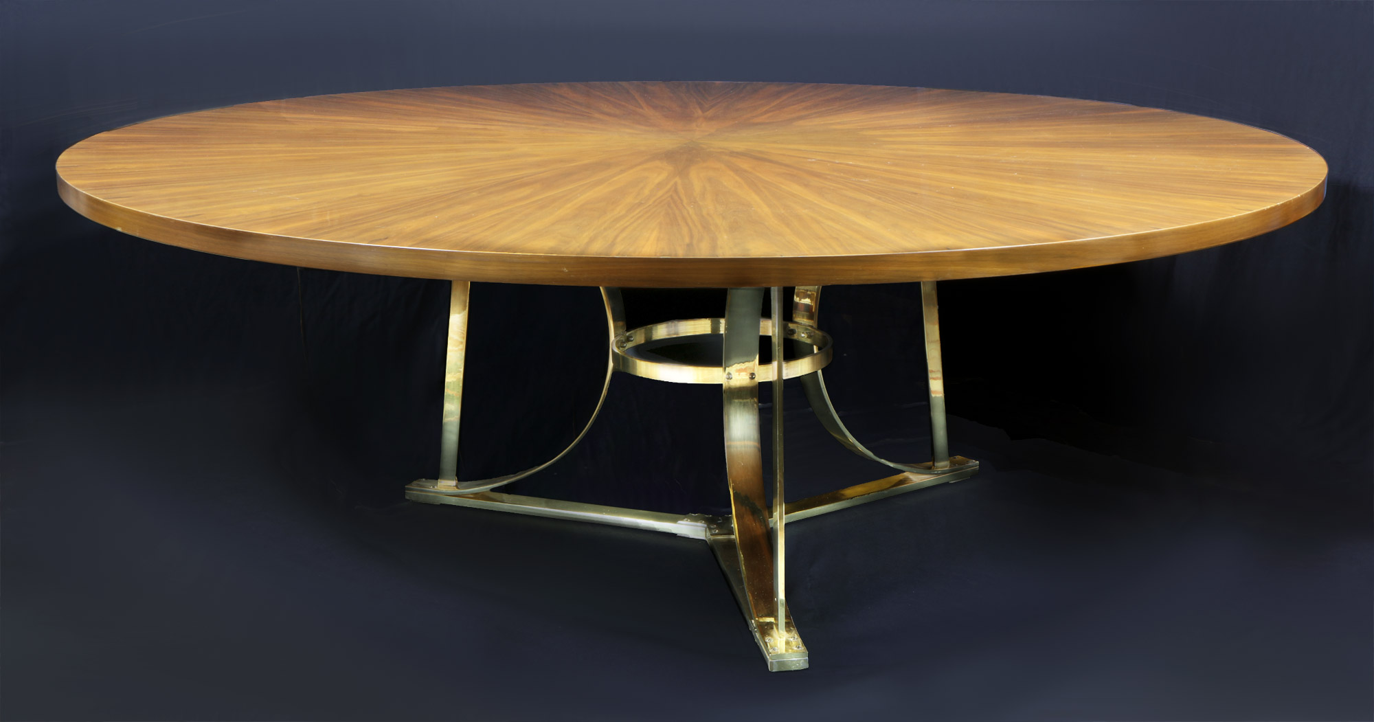  GRAN MESA CIRCULAR DE LINEA MODERNA PARA COMEDOR. 