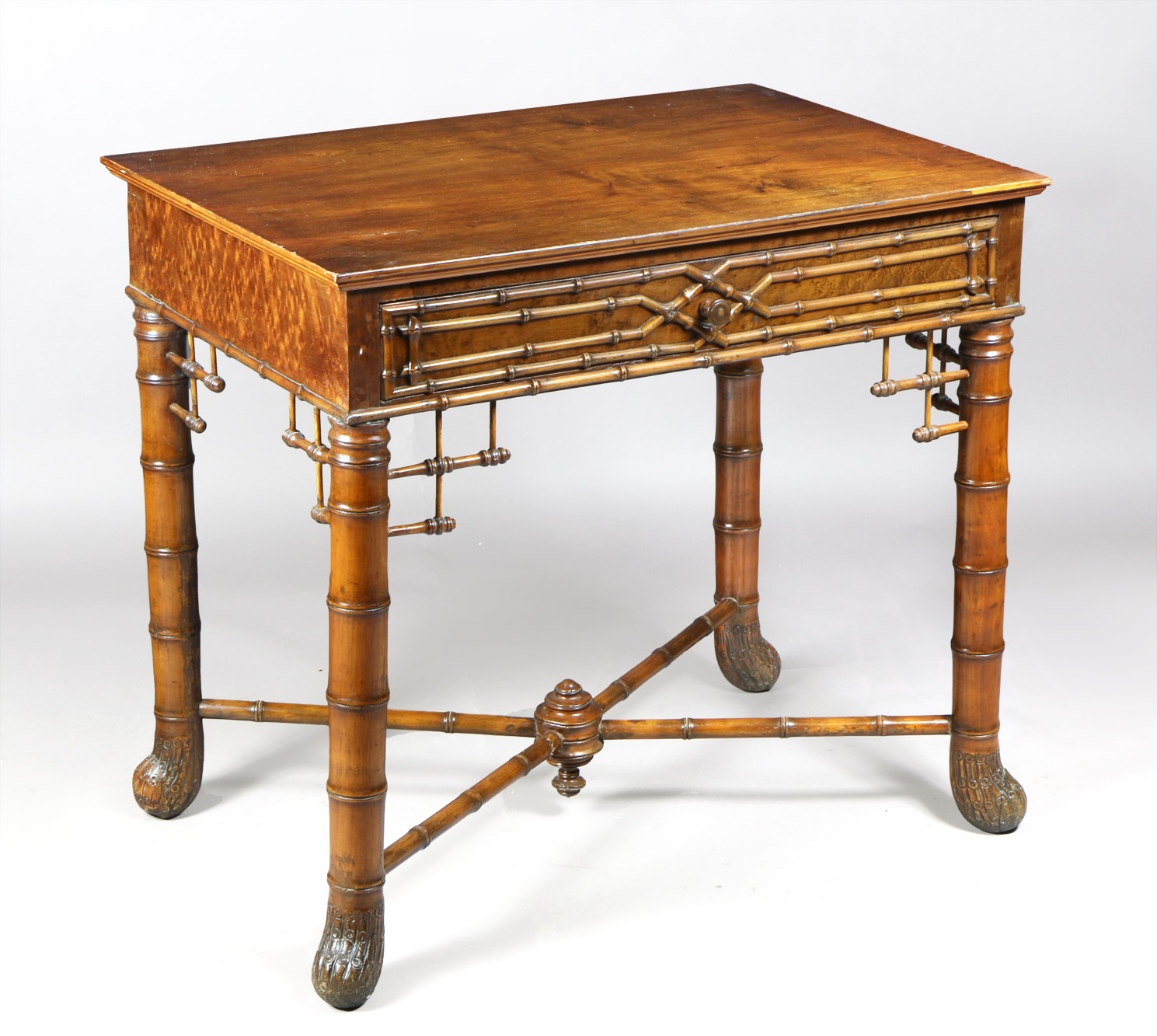 MESA ANGLO-INDIA DE MADERA IMITANDO BAMBOO PARA CENTRO. MESA ANGLO-INDIA DE MADERA IMITANDO BAMBOO PARA CENTRO.