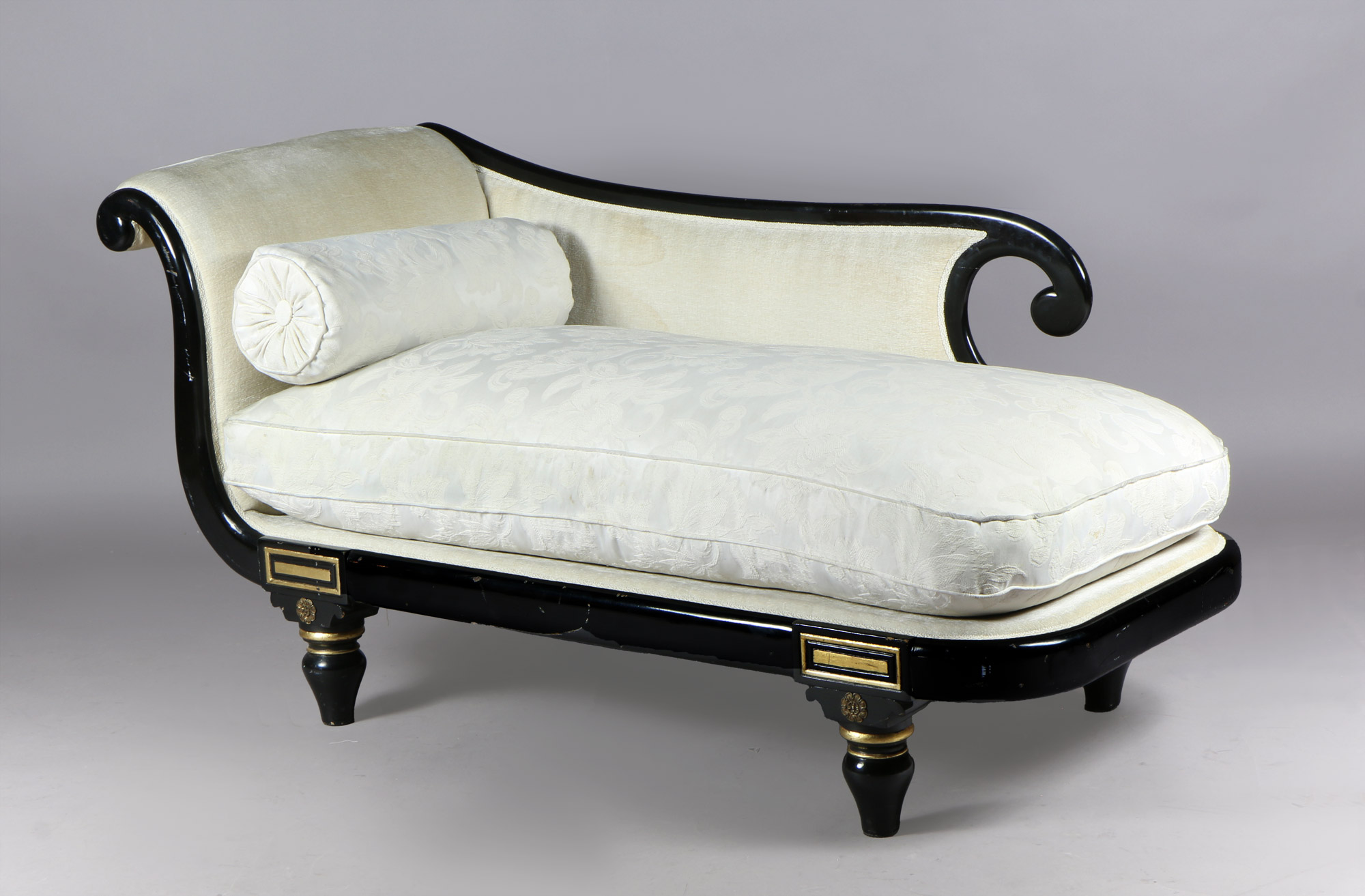 ANTIGUA CHAISE LONGUE FRANCESA DE ESTILO NAPOLEON III. ANTIGUA CHAISE LONGUE FRANCESA DE ESTILO NAPOLEON III.