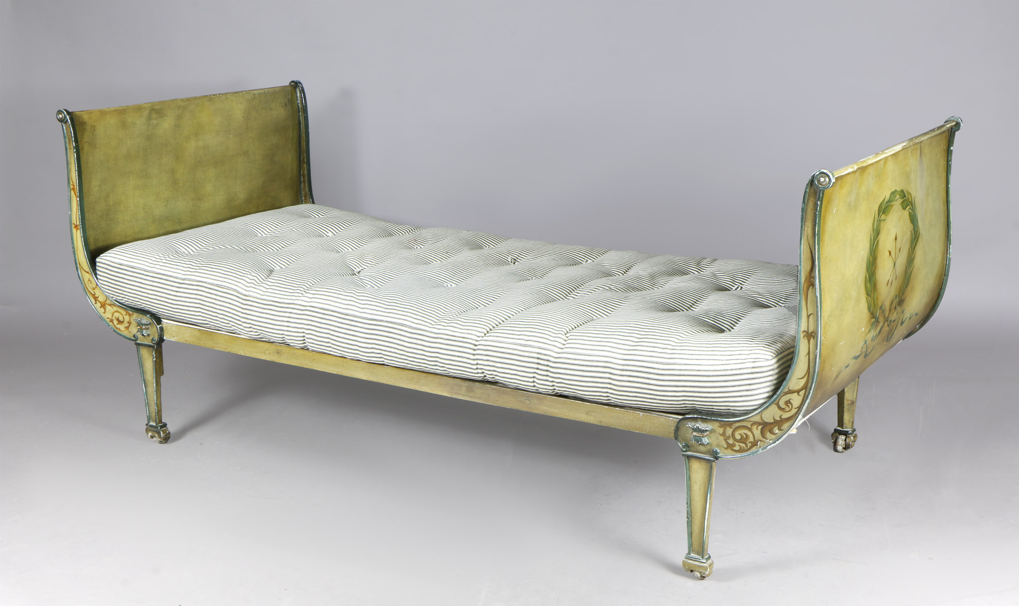  ANTIGUA CAMA VENECIANA DE LATON PINTADO.