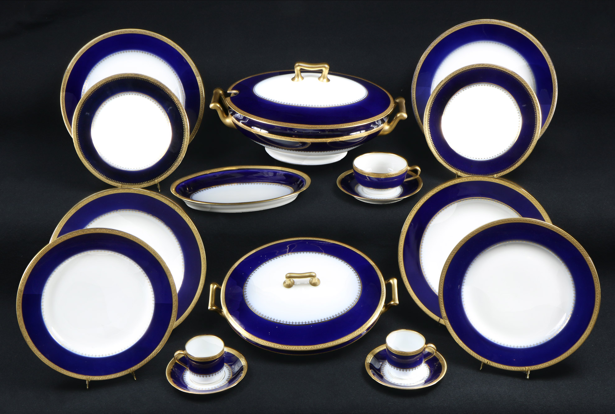  JUEGO DE PORCELANA FRANCESA LIMOGES PARA MESA.