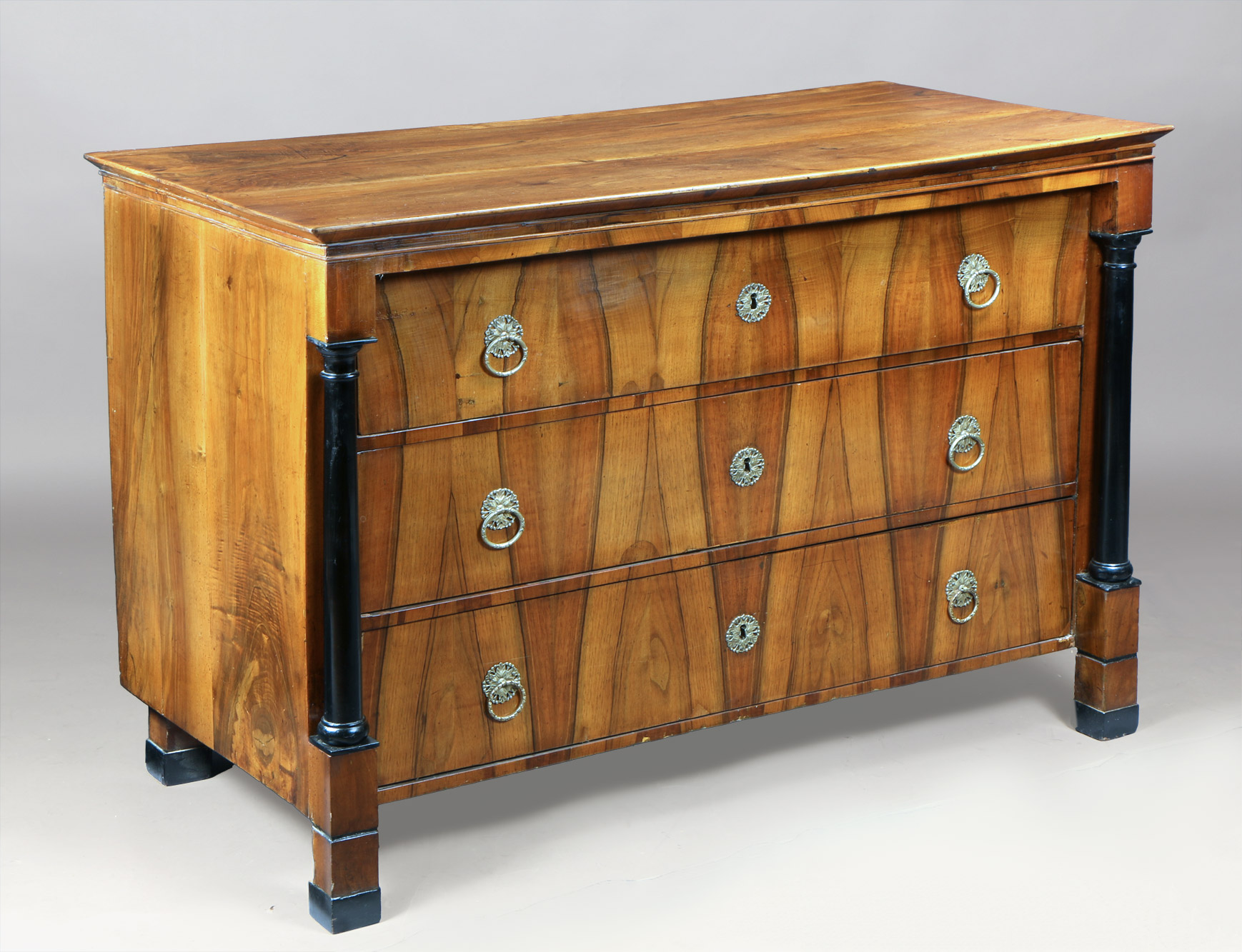 ANTIGUA COMODA AUSTRIACA BIEDERMEIER. ANTIGUA COMODA AUSTRIACA BIEDERMEIER.