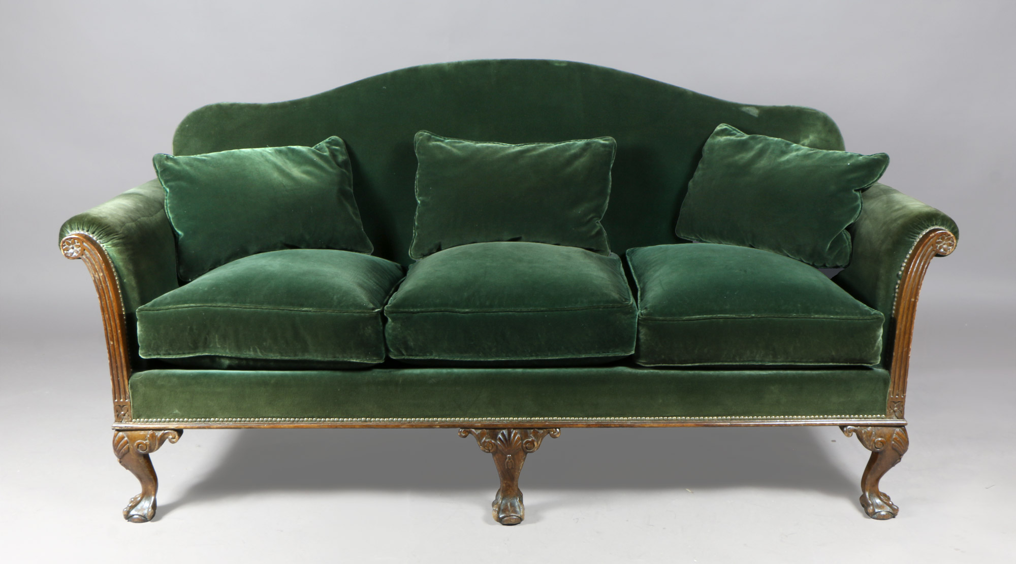  SOFA INGLES DE ESTILO CHIPPENDALE PARA TRES CUERPOS. 