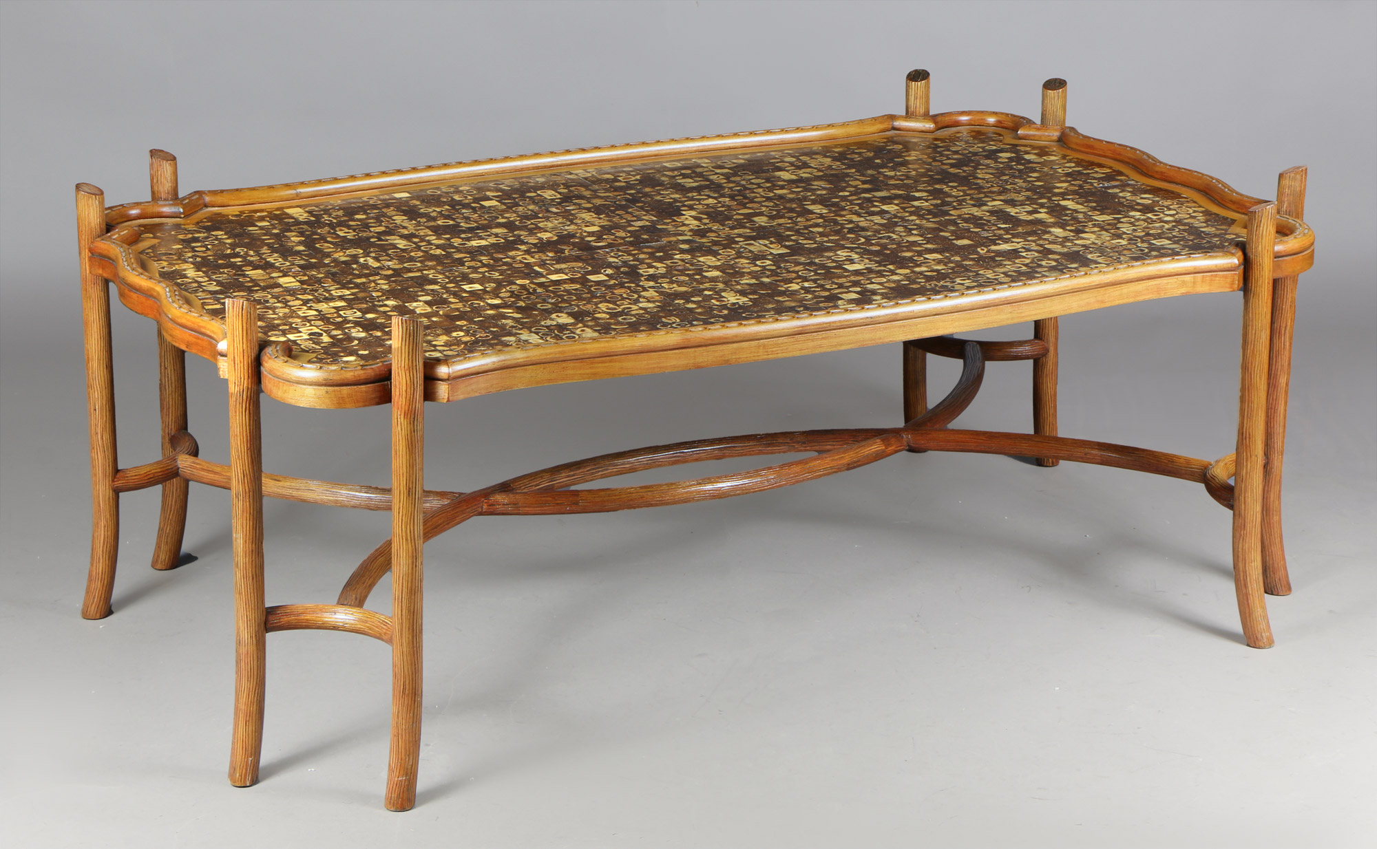  CURIOSA MESA BAJA FRANCESA DE FORMA RECTANGULAR. 