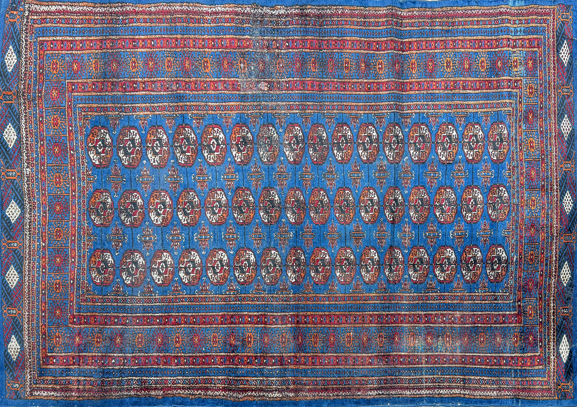 PEQUEÑA ALFOMBRA BOUCKARA DE LANA TEJIDA A MANO. PEQUEÑA ALFOMBRA BOUCKARA DE LANA TEJIDA A MANO.