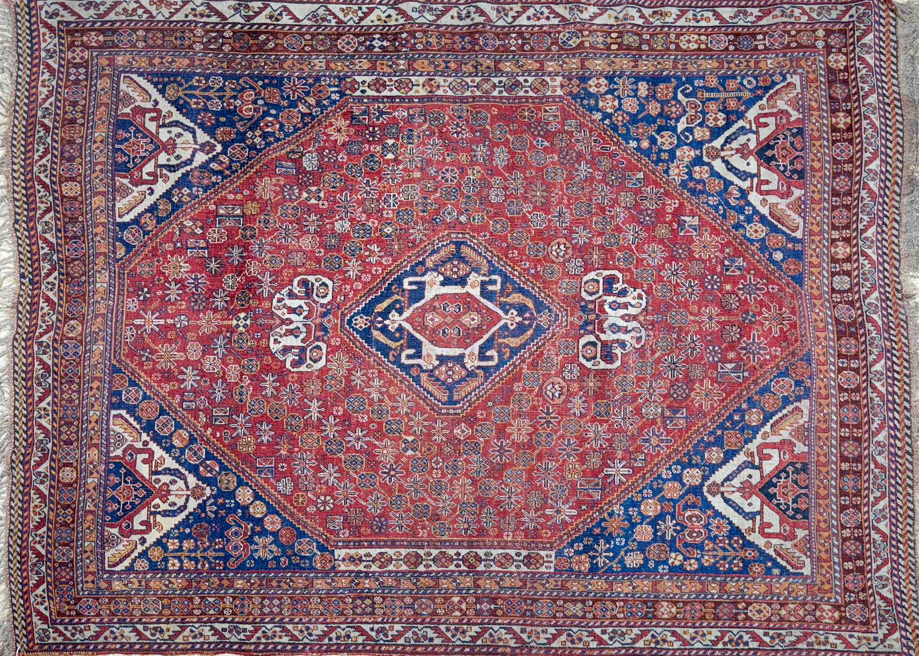 ALFOMBRA PERSA SHIRAZ DE LANA TEJIDA A MANO. ALFOMBRA PERSA SHIRAZ DE LANA TEJIDA A MANO.