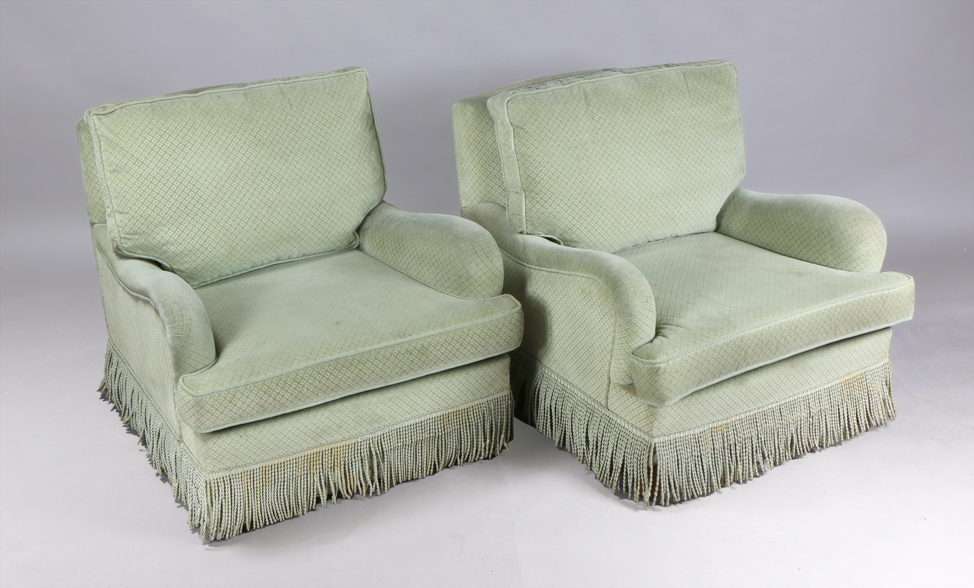  PAR DE BUTACAS CONFORTABLES TOTALMENTE TAPIZADAS. 