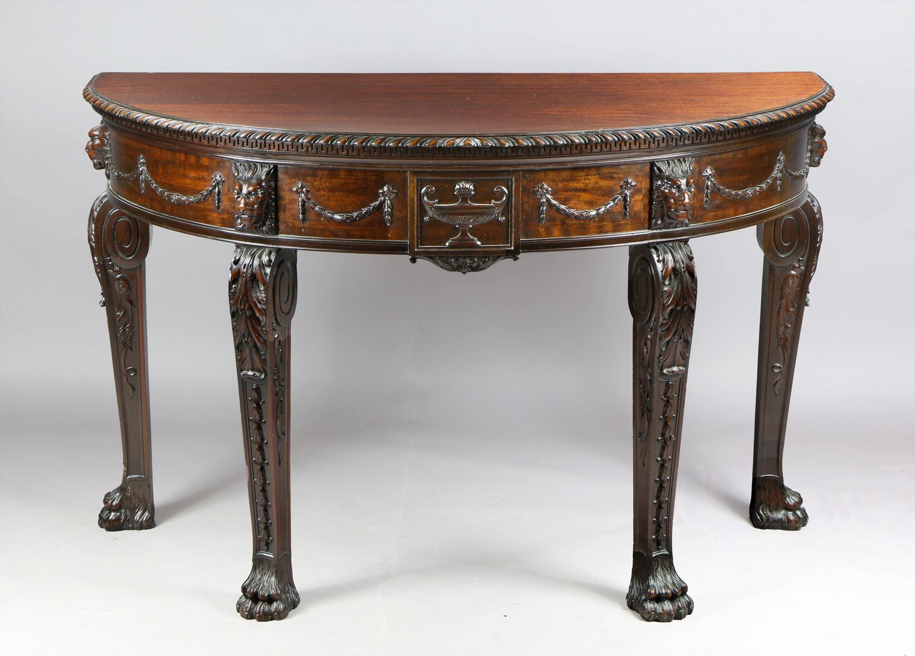 PAR DE MESAS INGLESAS SEMICIRCULARES ESTILO REGENCY. PAR DE MESAS INGLESAS SEMICIRCULARES ESTILO REGENCY.