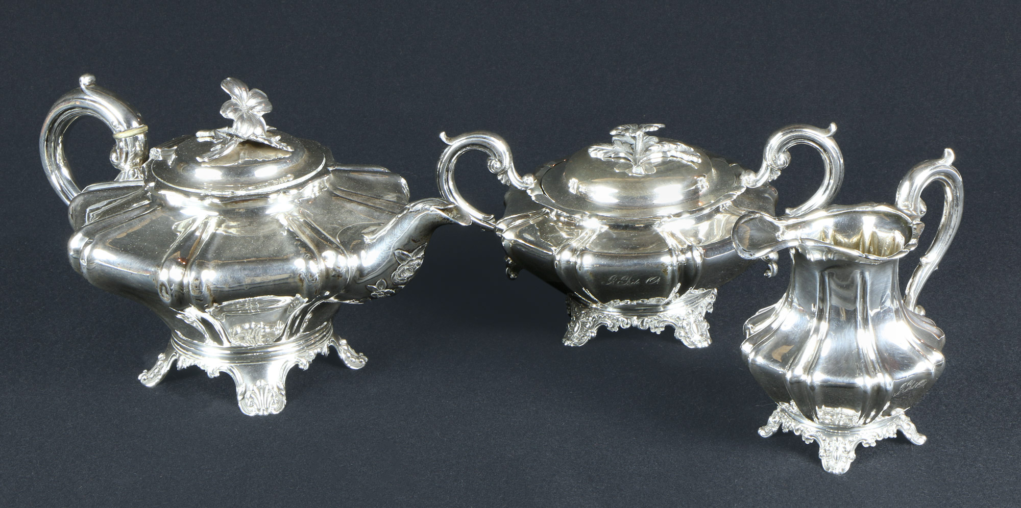 TETERA, AZUCARERA Y LECHERA DE PLATA INGLESA SELLADA. TETERA, AZUCARERA Y LECHERA DE PLATA INGLESA SELLADA.