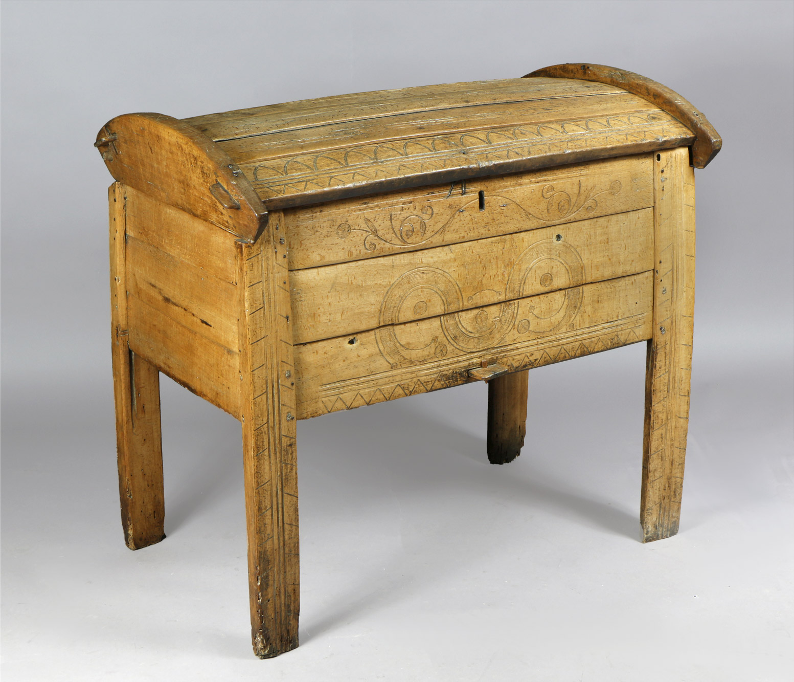  ANTIGUO BAUL RENACIMIENTO DEL NORTE DE EUROPA. 