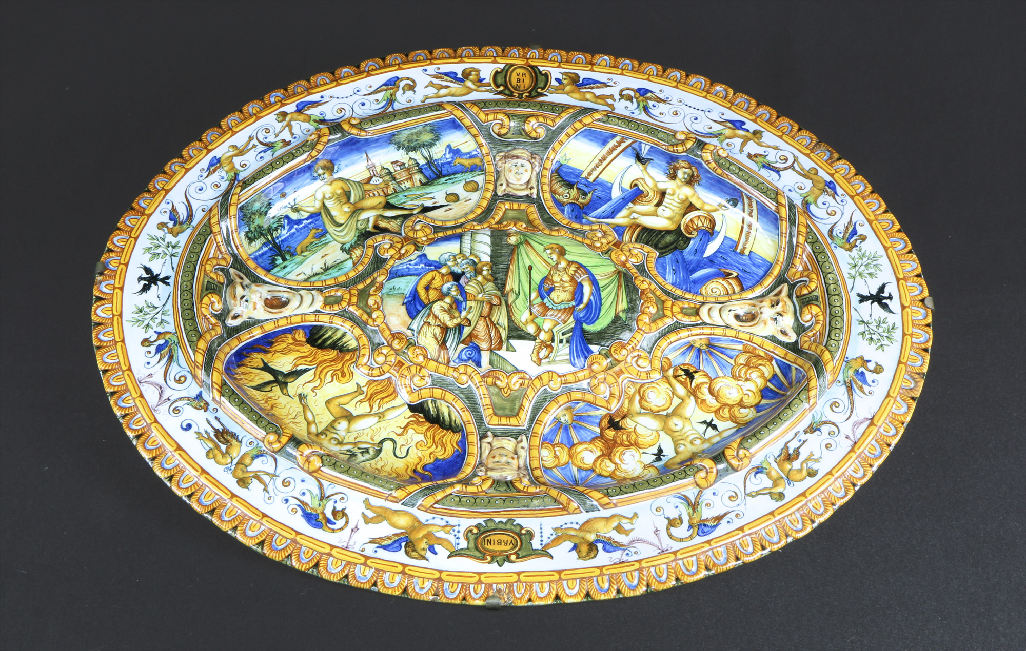 GRAN FUENTE OVAL ITALIANA DE MAYOLICA ESMALTADA. GRAN FUENTE OVAL ITALIANA DE MAYOLICA ESMALTADA.