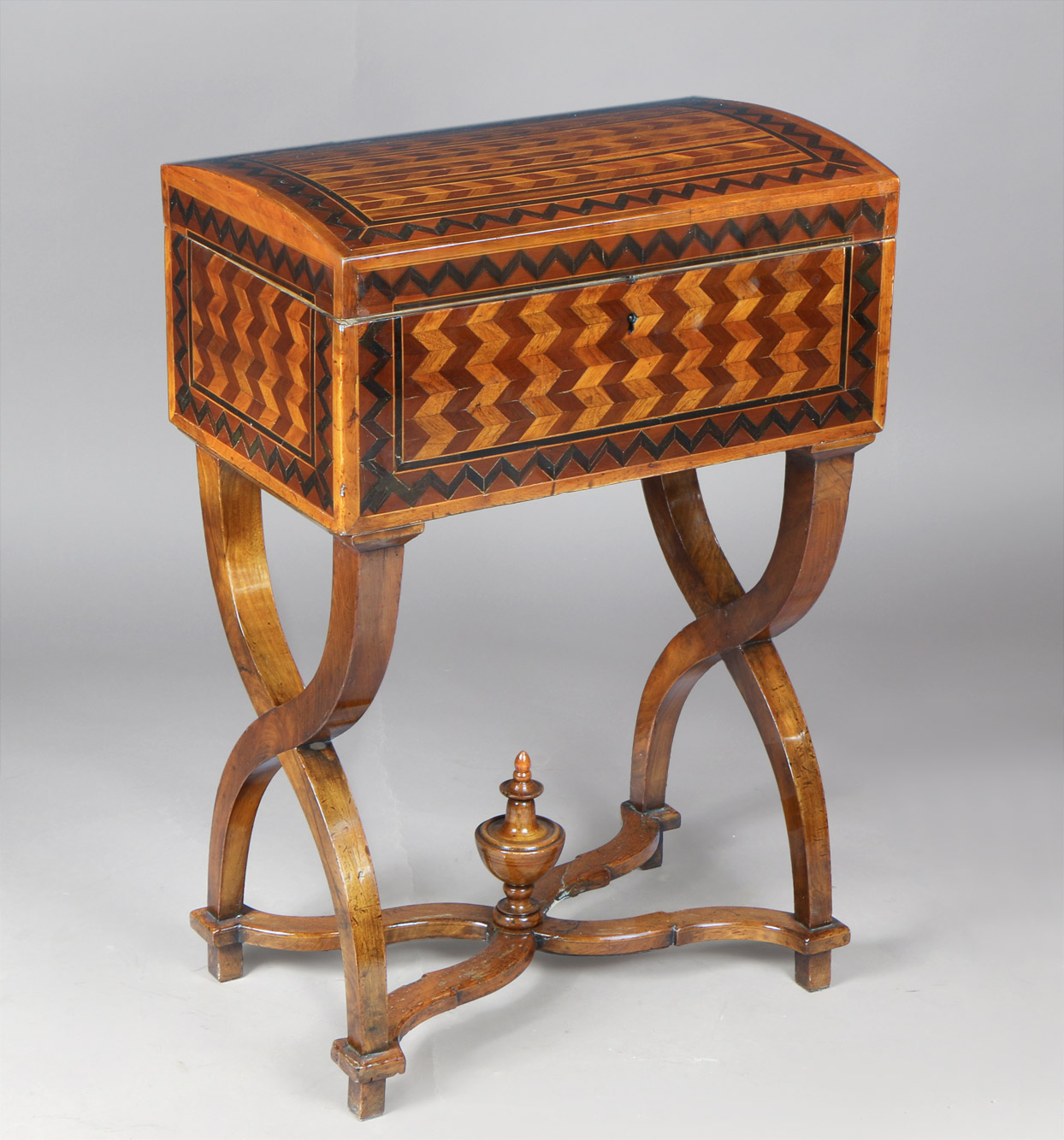 PEQUEÑA MESA COSTURERO HOLANDESA SIGLO XIX. PEQUEÑA MESA COSTURERO HOLANDESA SIGLO XIX.