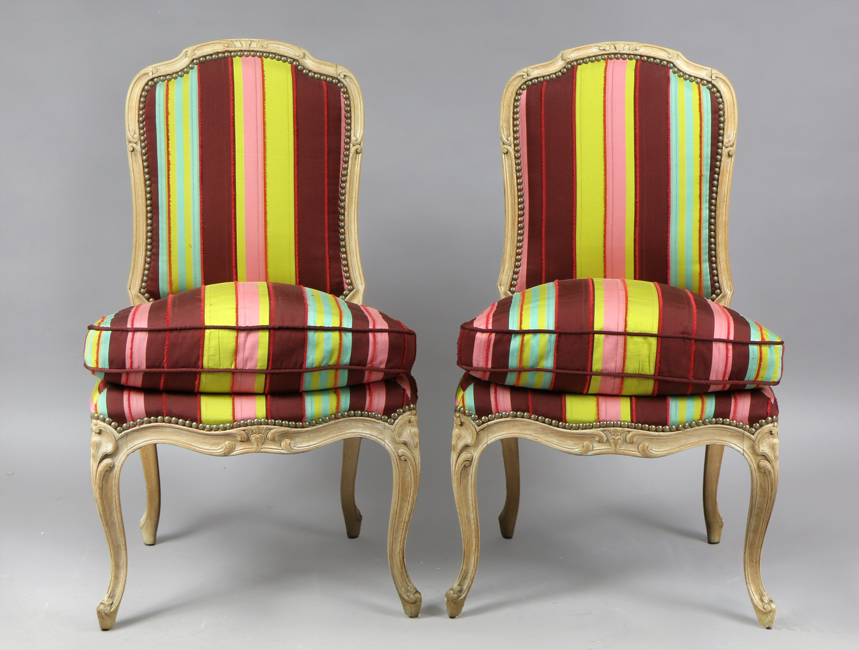  PAR DE SILLAS DE ESTILO FRANCES LUIS XV. 