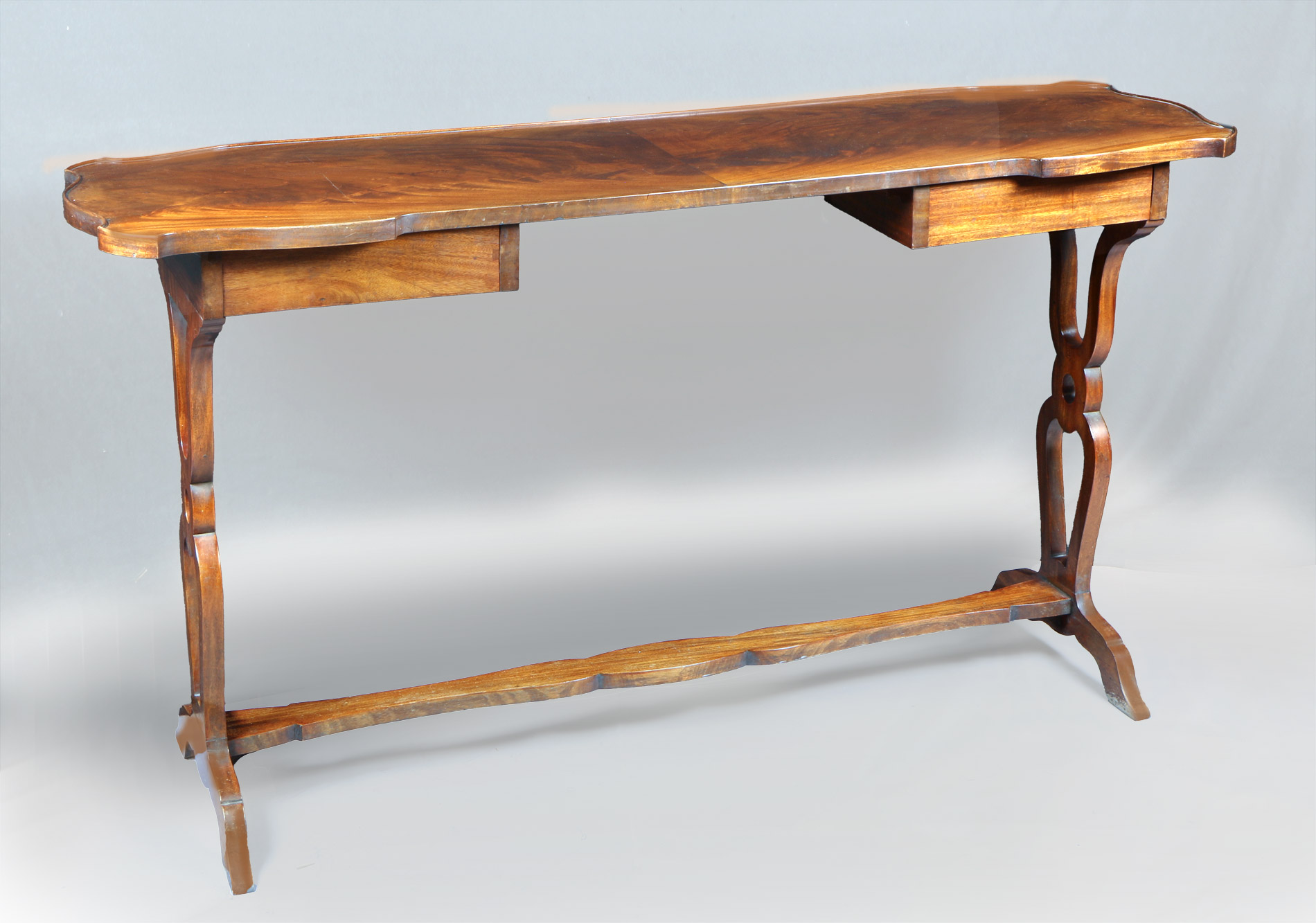  MESA DE FORMA ROGNON PARA CENTRO.