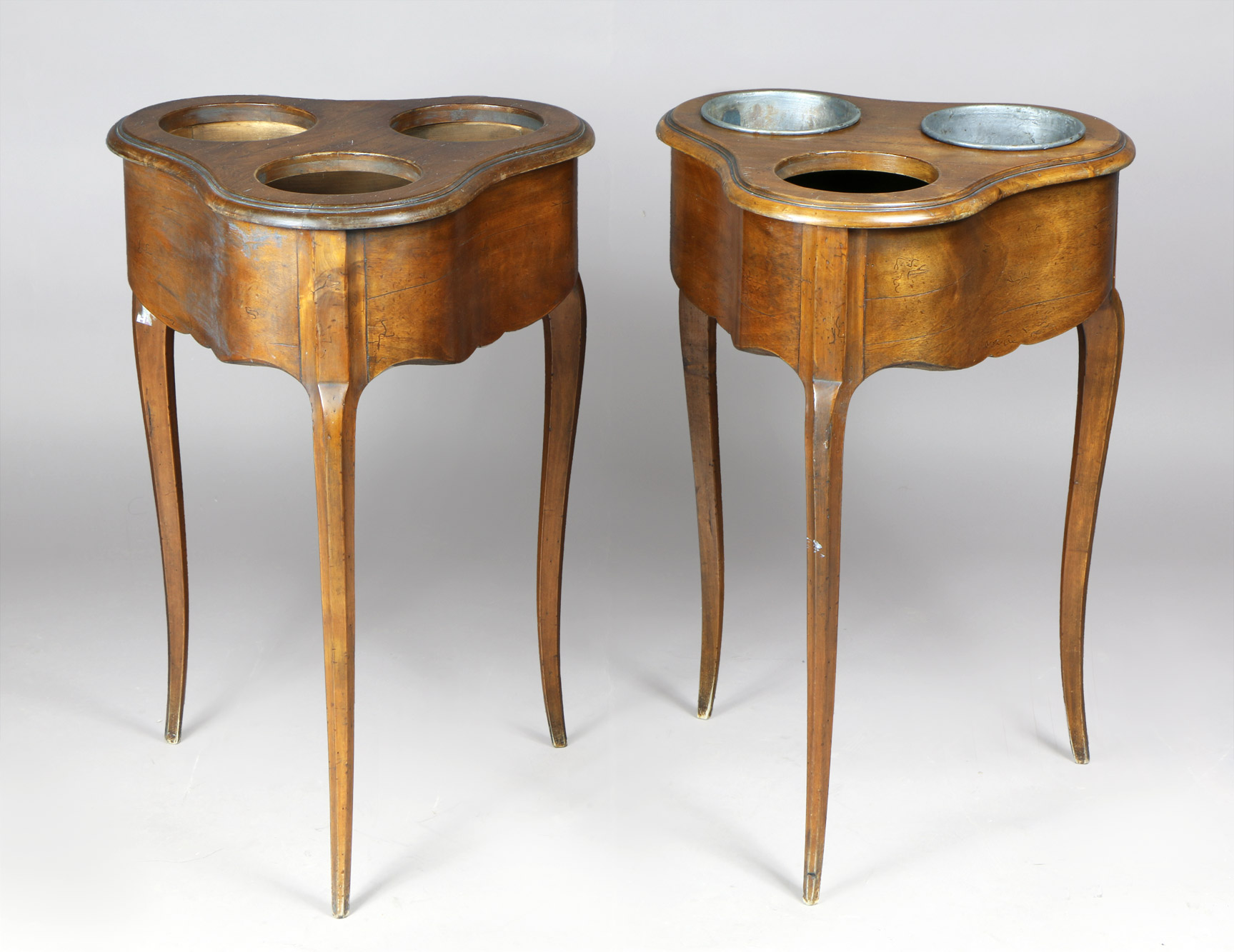  PAR DE MESAS JARDINERAS DE ESTILO FRANCES LUIS XV.