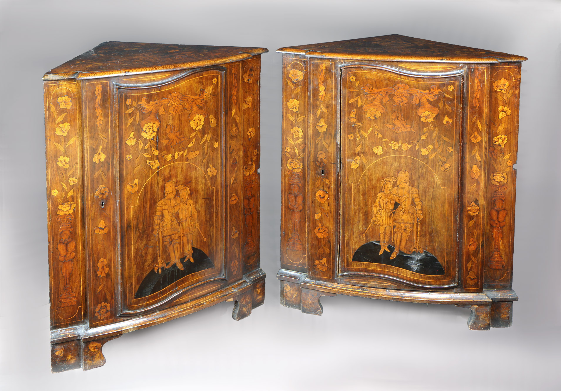  PAR DE ANTIGUOS MUEBLES RINCONEROS HOLANDESES DEL SIGLO XIX.