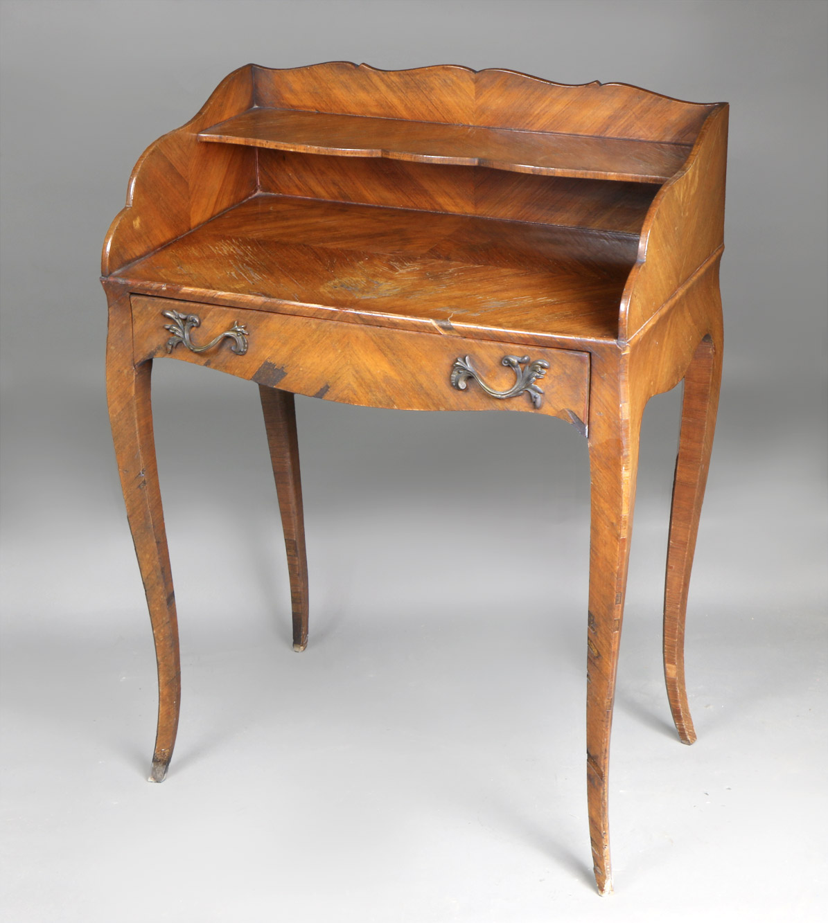 PEQUEÑO ESCRITORIO FRANCES ANTIGUO LUIS XV CON ALZADA. PEQUEÑO ESCRITORIO FRANCES ANTIGUO LUIS XV CON ALZADA.