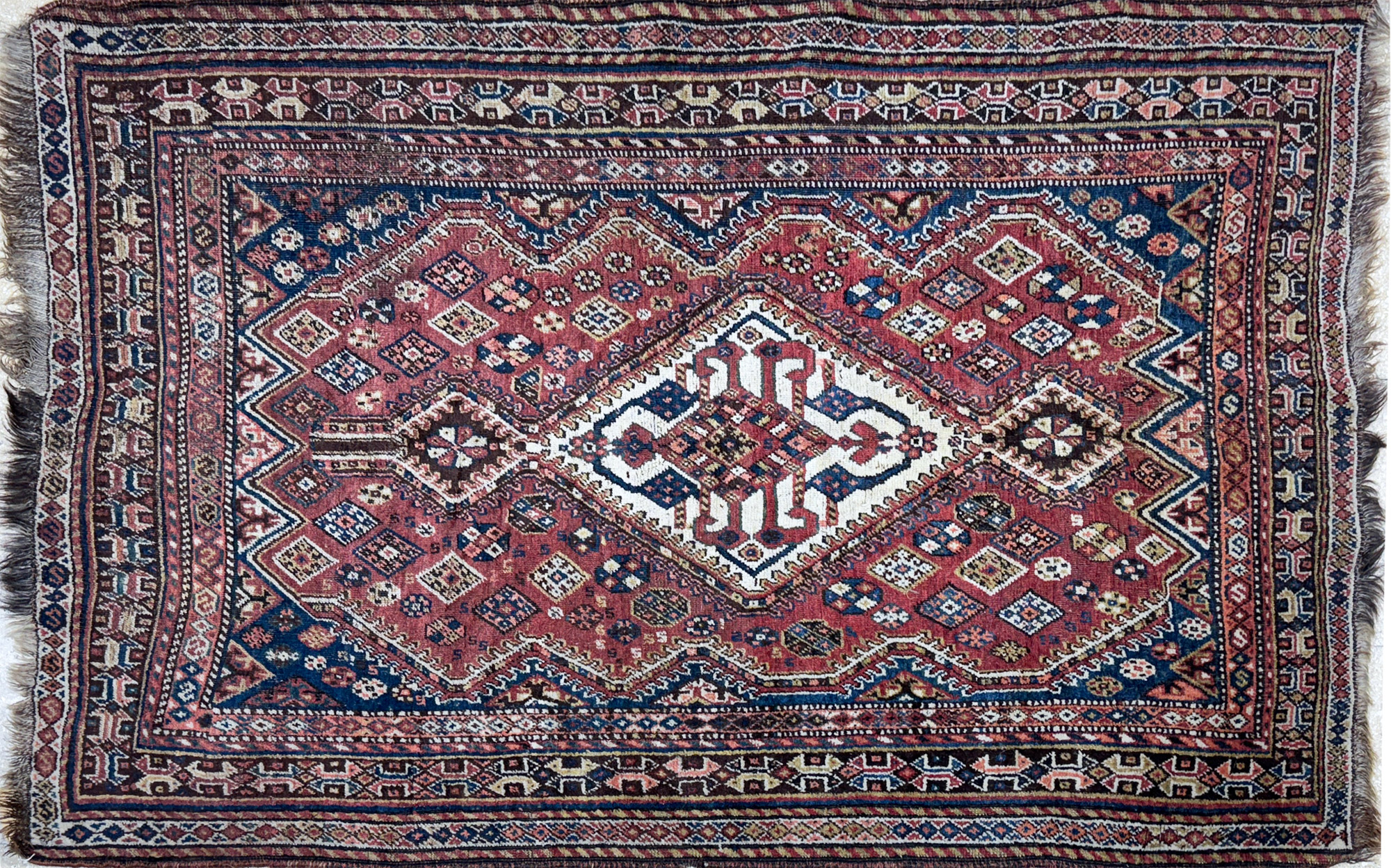 ALFOMBRA PERSA SHIRAZ DE LANA TEJIDA A MANO. ALFOMBRA PERSA SHIRAZ DE LANA TEJIDA A MANO.