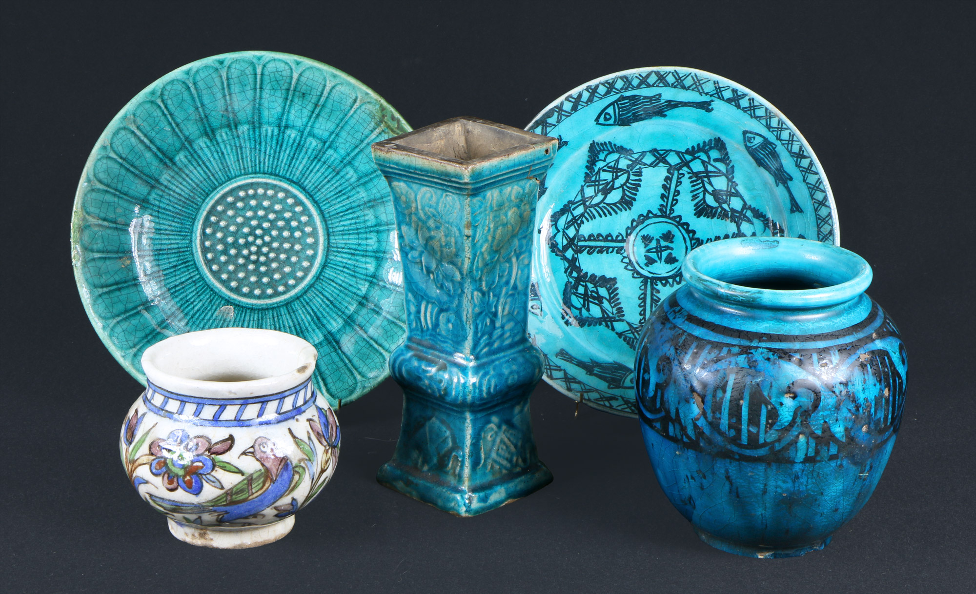 Lotes 606, 607, 609 y 608: 
																		ANTIGUO VASO DE ALTAR CHINO DE ALFARERIA ESMALTADA. 
																		PEQUEÑO VASO PERSA DE ALFARERIA ESMALTADA. 
																		ANTIGUO PEQUEÑO VASO PERSA DE ALFARERIA ESMALTADA. 
																		DOS ANTIGUOS PLATOS PERSAS DE ALFARERIA ESMALTADA. 