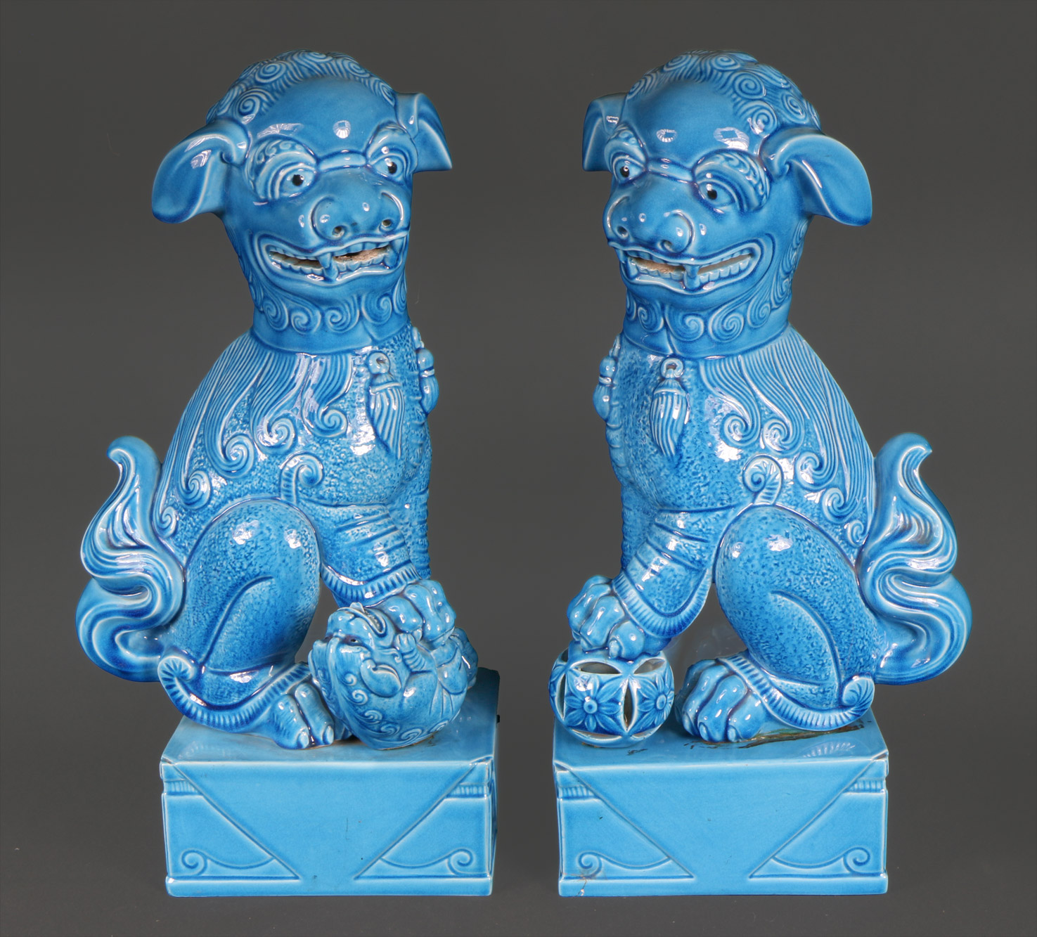  PAR DE GRANDES FIGURAS CHINAS DE CERAMICA ESMALTADA. 