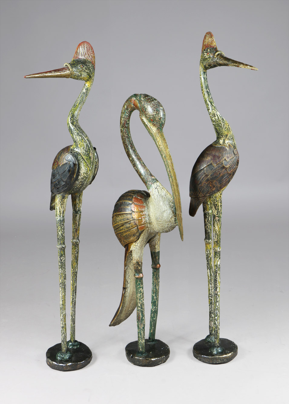 Lotes 521 y 520: 
																		ANTIGUA 'CIGÜEÑA' EN MADERA TALLADA Y POLICROMADA.
																		PAR DE ANTIGUAS 'GARZAS' EN MADERA TALLADA Y POLICROMADA. 